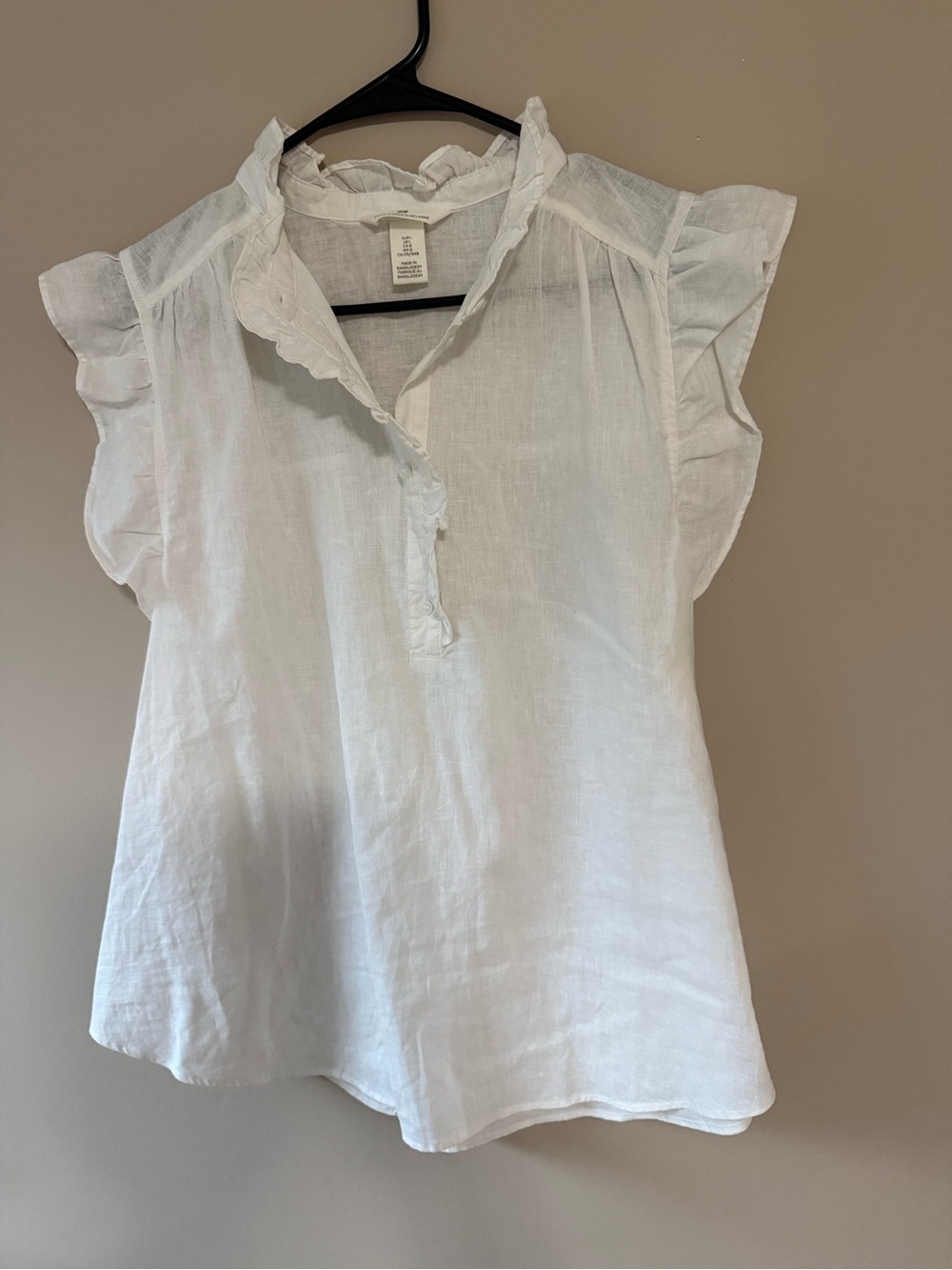 H&M White Ruffle Flutter Sleeve Blouse